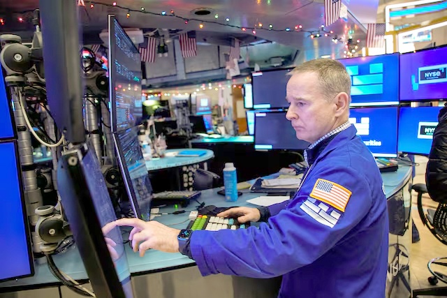 Nvidia kéo sập nhóm AI, dầu bật tăng vì căng thẳng Venezuela nhưng không cứu nổi Phố Wall Nvidia kéo sập nhóm AI, dầu bật tăng vì căng thẳng Venezuela nhưng không cứu nổi Phố Wall