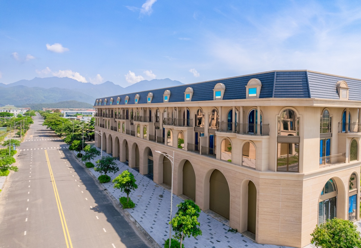 Dragon City Park sở hữu vị trí đắc địa trên đường số 5, phường Hải Vân, thành phố Đà Nẵng. Dự án nằm ngay điểm giao thoa của các tuyến giao thông huyết mạch: Nguyễn Tất Thành nối dài, Quốc lộ 1A và cao tốc Đà Nẵng – Quảng Ngãi. Dragon City Park sở hữu vị trí đắc địa trên đường số 5, phường Hải Vân, thành phố Đà Nẵng. Dự án nằm ngay điểm giao thoa của các tuyến giao thông huyết mạch: Nguyễn Tất Thành nối dài, Quốc lộ 1A và cao tốc Đà Nẵng – Quảng Ngãi.