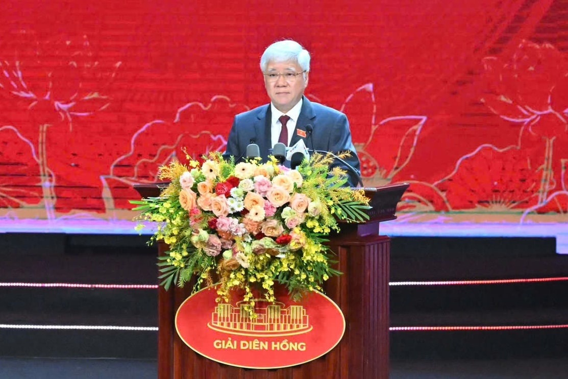 Phó Chủ tịch Thường trực Quốc hội Đỗ Văn Chiến phát động Giải Diên Hồng lần thứ năm. Phó Chủ tịch Thường trực Quốc hội Đỗ Văn Chiến phát động Giải Diên Hồng lần thứ năm.