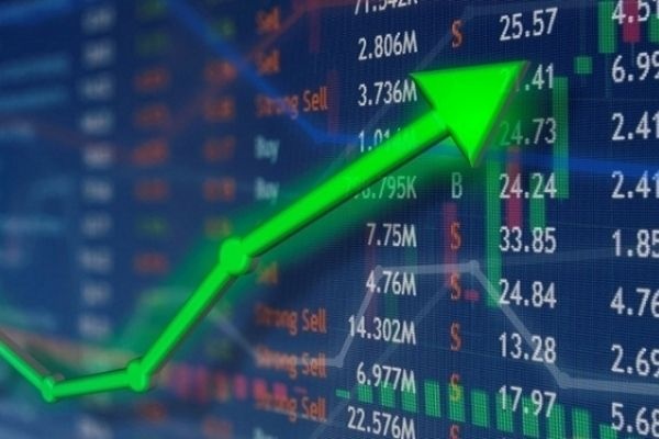 Dòng tiền ETF bùng nổ, VN-Index bật tăng 27 điểm,