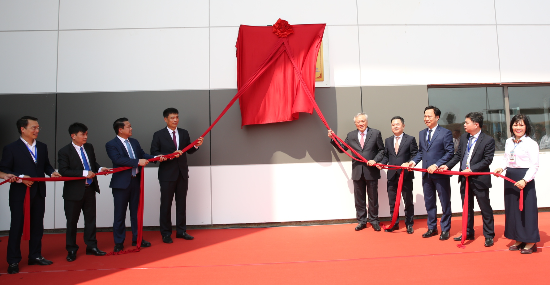 Phó Thủ tướng Thường trực Nguyễn Hòa Bình dự lễ khánh thành và khai trương chuyến bay đầu tiên tại Sân bay Long Thành