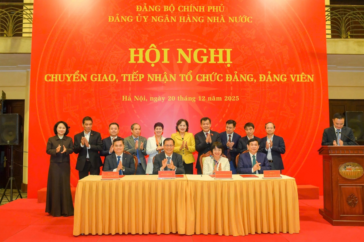 Bàn giao, tiếp nhận đảng bộ các ngân hàng, tổ chức thuộc Đảng bộ Chính phủ về Đảng bộ NHNN