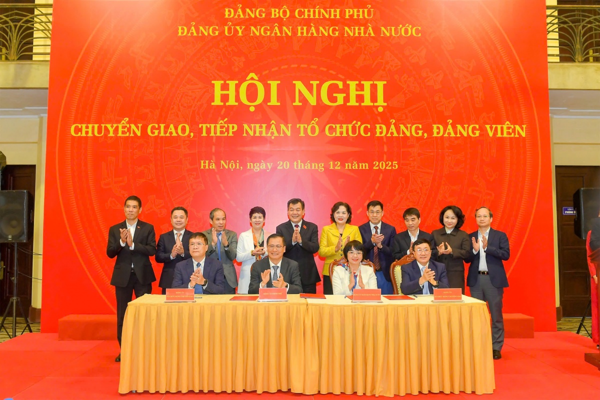 Bàn giao, tiếp nhận đảng bộ các ngân hàng, tổ chức thuộc Đảng bộ Chính phủ về Đảng bộ NHNN