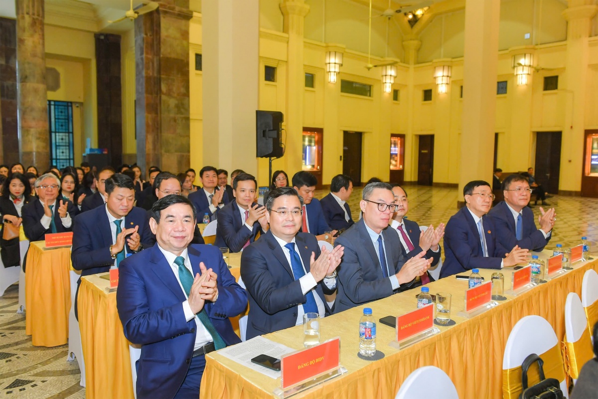 Bàn giao, tiếp nhận đảng bộ các ngân hàng, tổ chức thuộc Đảng bộ Chính phủ về Đảng bộ NHNN