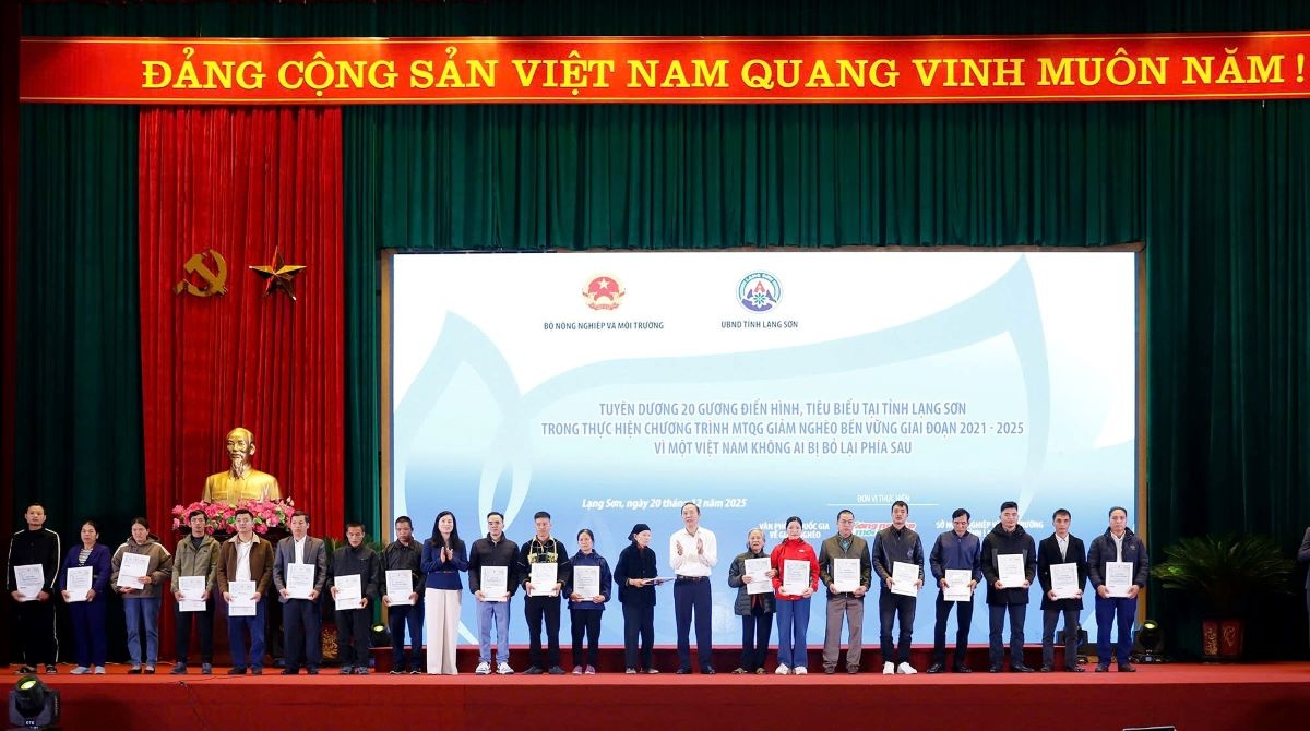 Tuyên dương 20 gương điển hình, tiêu biểu tại tỉnh Lạng Sơn trong thực hiện Chương trình Mục tiêu quốc gia giảm nghèo bền vững giai đoạn 2021 - 2025 vì một Việt Nam không ai bị bỏ lại phía sau