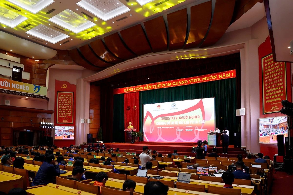 Quanh cảnh sự kiện