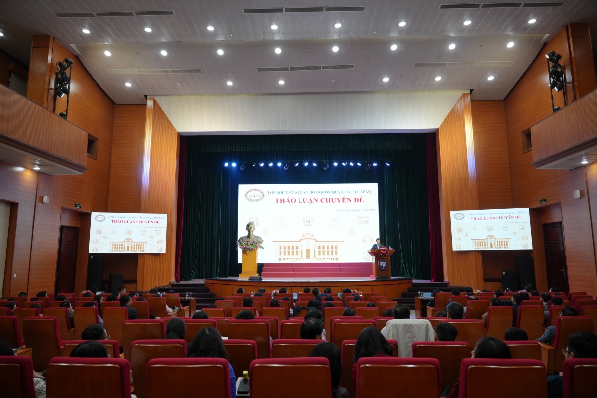 Bồi dưỡng kiến thức về phòng, chống rửa tiền; công nghệ thông tin và chuyển đổi số cho cán bộ nguồn quy hoạch cấp Vụ