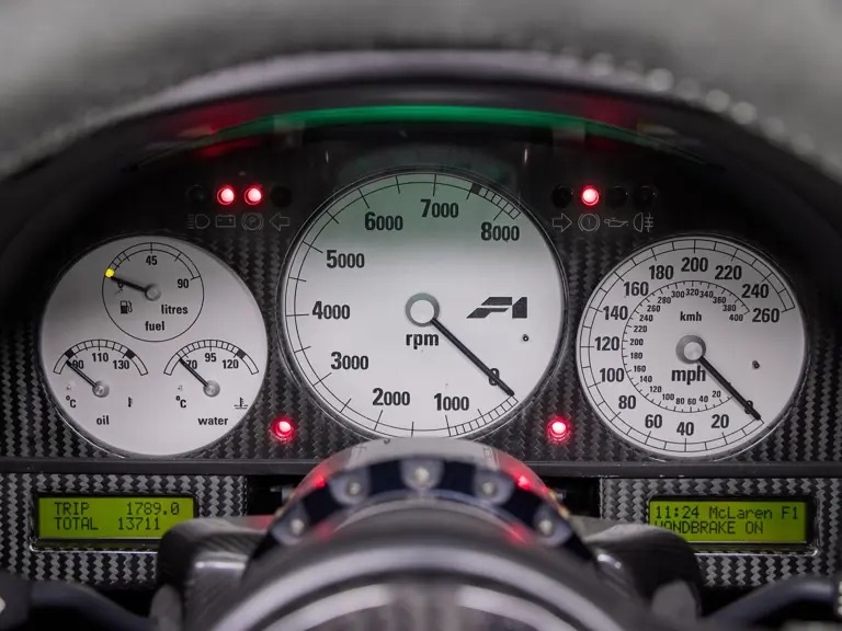 McLaren F1 1994: siêu xe 554 tỷ đồng mang chữ ký các nhà vô địch F1