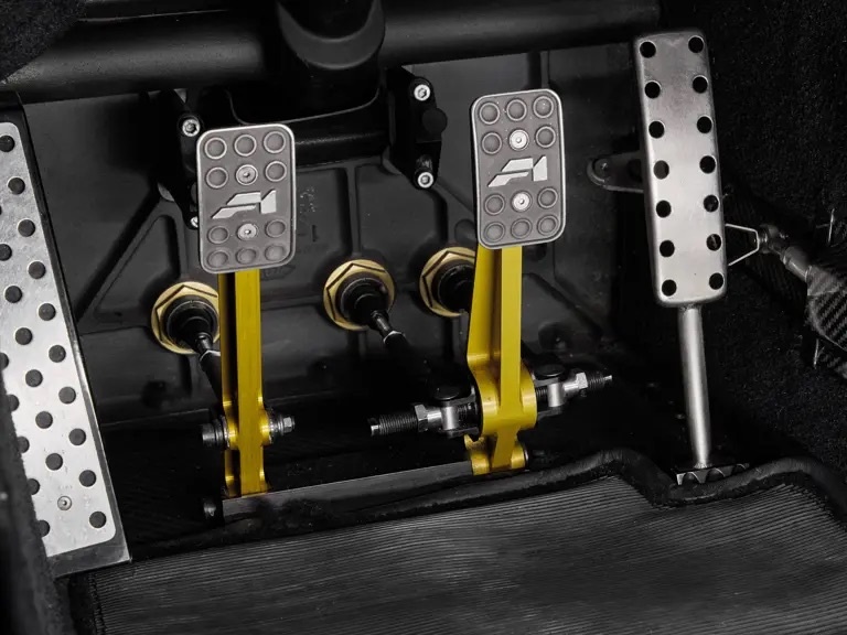 McLaren F1 1994: siêu xe 554 tỷ đồng mang chữ ký các nhà vô địch F1