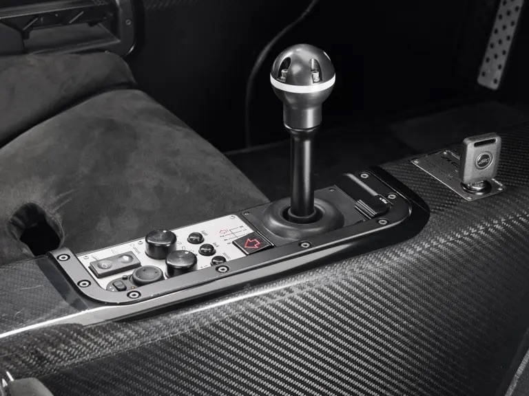 McLaren F1 1994: siêu xe 554 tỷ đồng mang chữ ký các nhà vô địch F1 McLaren F1 1994: Siêu xe 554 tỷ đồng mang chữ ký các nhà vô địch F1