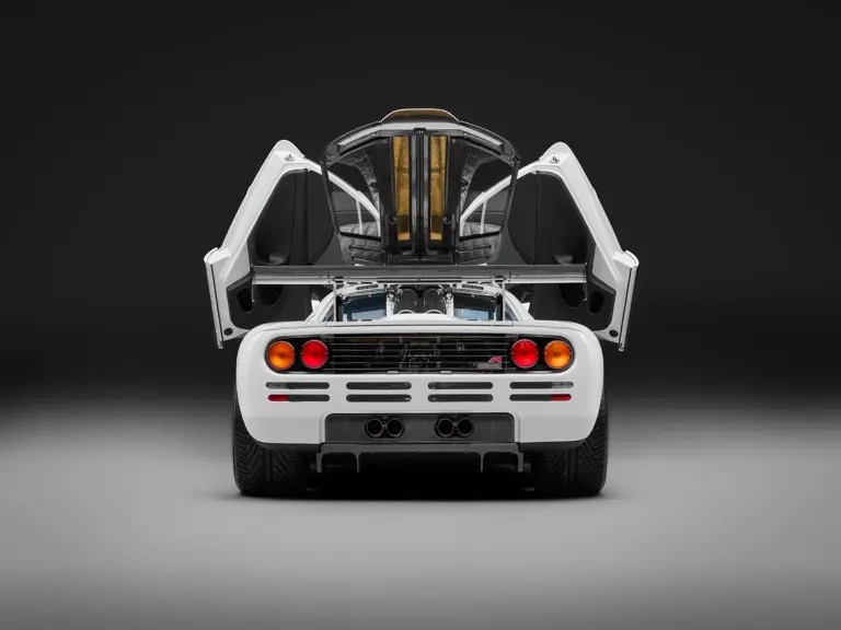 McLaren F1 1994: siêu xe 554 tỷ đồng mang chữ ký các nhà vô địch F1