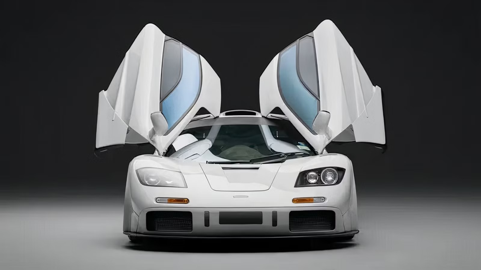 McLaren F1 1994: siêu xe 554 tỷ đồng mang chữ ký các nhà vô địch F1