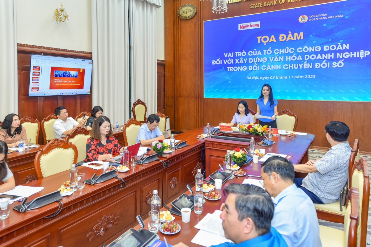 Công đoàn NHVN phối hợp tổ chức tọa đàm Vai trò của tổ chức công đoàn đối với xây dựng văn hóa doanh nghiệp trong bối cảnh chuyển đổi số, 11/2023 - Thông qua các hoạt động công đoàn, văn hóa doanh nghiệp ngày càng được bồi đắp và lan tỏa, trở thành động lực mạnh mẽ khơi dậy tinh thần sáng tạo cùng khát vọng cống hiến của đội ngũ người lao động trước những yêu cầu mới của thời đại.