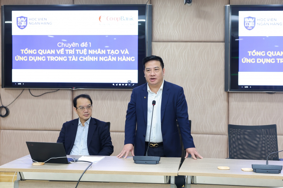 Ông Nguyễn Thạc Tâm - Phó Tổng Giám đốc Co-opBank phát biểu tại Chương trình đào tạo “Trí tuệ nhân tạo AI trong ngân hàng” do Co-opBank tổ chức. Ông Nguyễn Thạc Tâm - Phó Tổng Giám đốc Co-opBank phát biểu tại Chương trình đào tạo “Trí tuệ nhân tạo AI trong ngân hàng” do Co-opBank tổ chức.