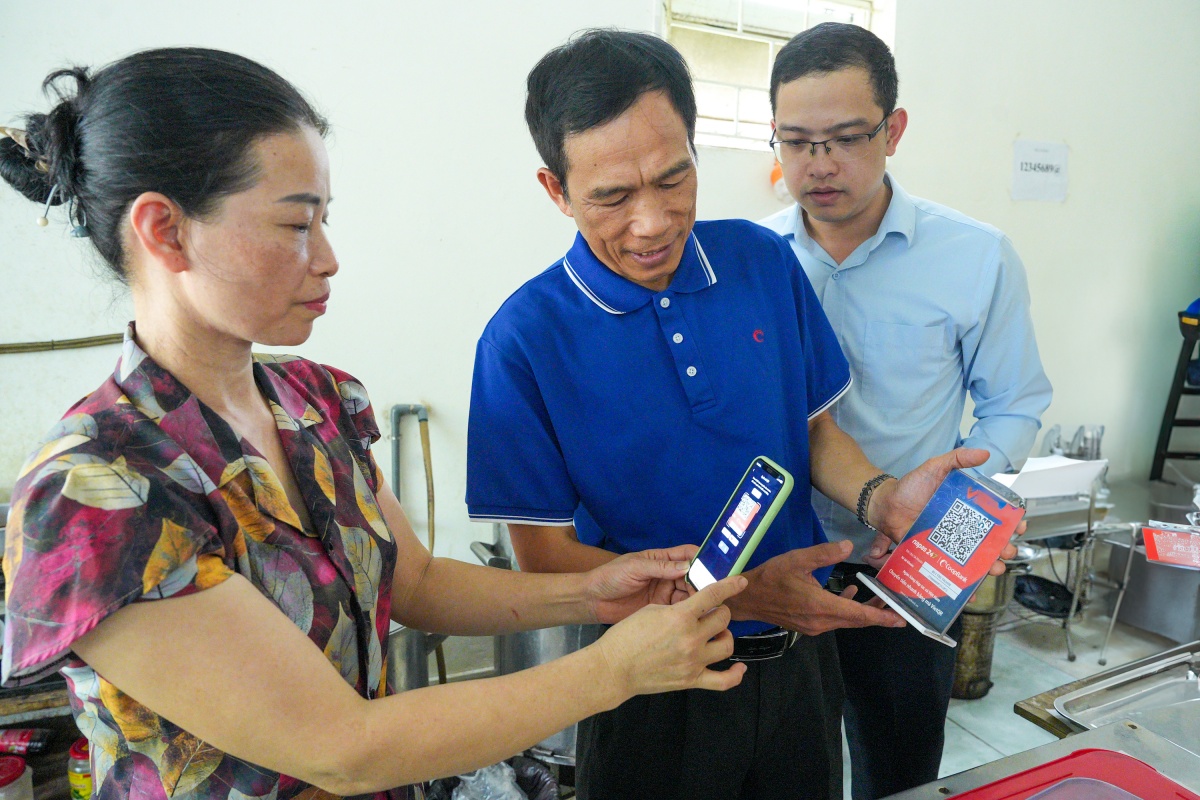 Co-opBank lan tỏa phong trào “Bình dân học vụ số”: Xây nền năng lực số từ gốc, tạo đà chuyển đổi bền vững Co-opBank lan tỏa phong trào “Bình dân học vụ số”: Xây nền năng lực số từ gốc, tạo đà chuyển đổi bền vững