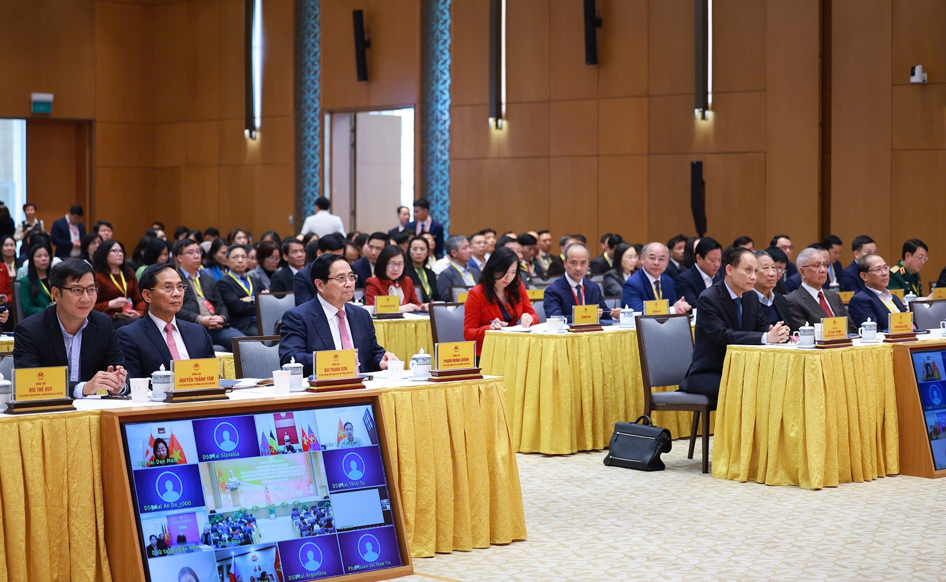 Thủ tướng và các đại biểu dự Hội nghị - Ảnh: VGP/Nhật Bắc