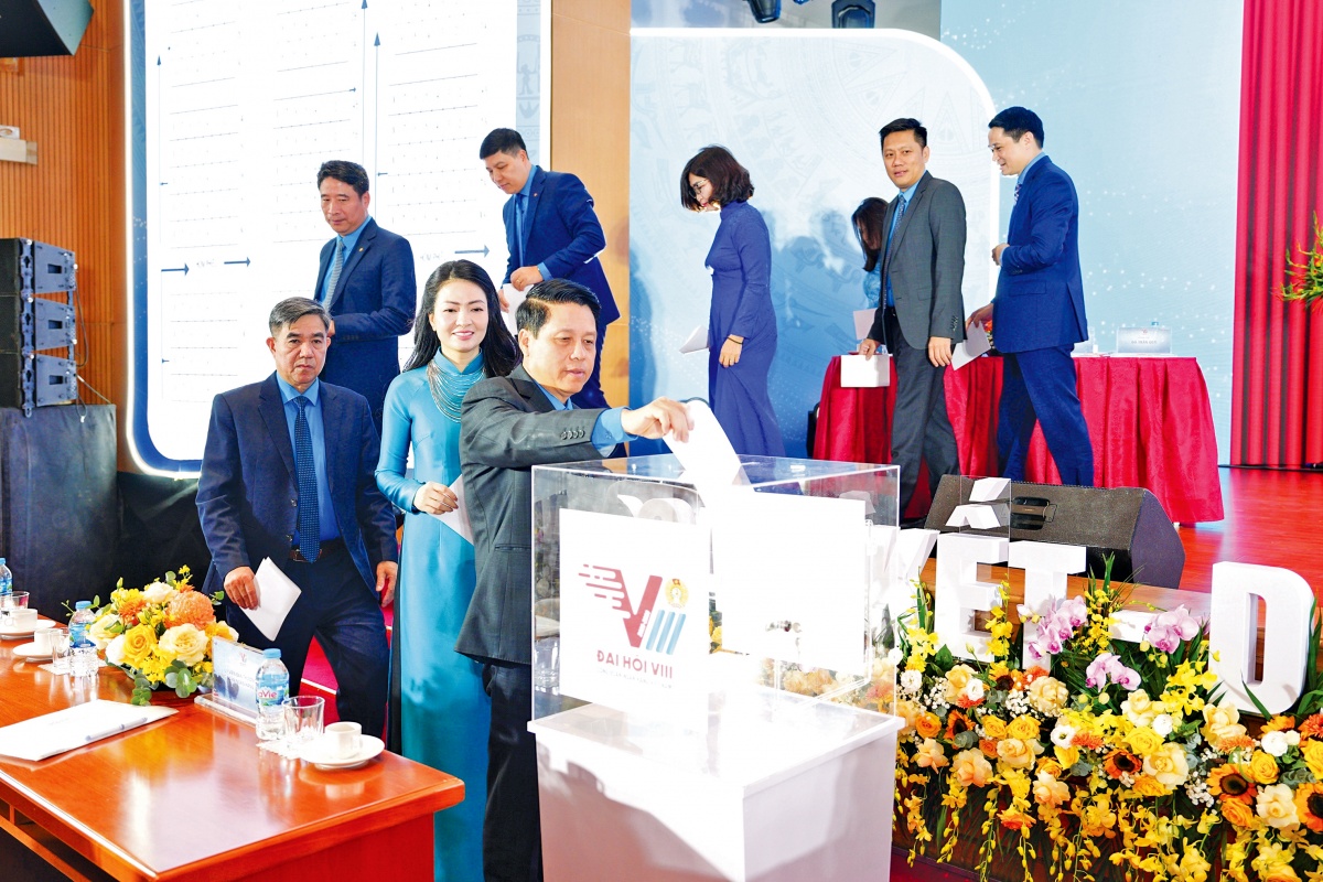 Các đại biểu bầu Ban chấp hành Công đoàn Ngân hàng Việt Nam khóa VIII, nhiệm kỳ 2025-2030