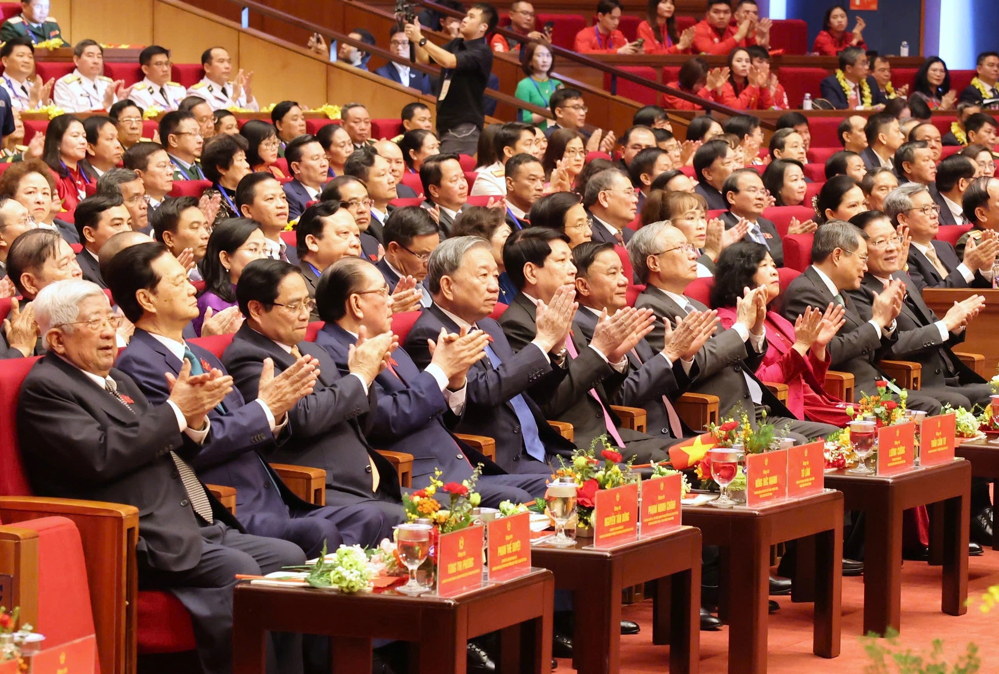 Tổng Bí thư Tô Lâm cùng các đồng chí lãnh đạo, nguyên lãnh đạo Đảng, Nhà nước dự Đại hội - Ảnh: VGP/Nhật Bắc Tổng Bí thư Tô Lâm cùng các đồng chí lãnh đạo, nguyên lãnh đạo Đảng, Nhà nước dự Đại hội - Ảnh: VGP/Nhật Bắc