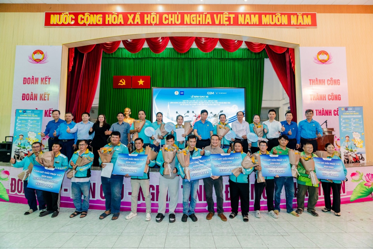 Lãnh đạo GSM, Nghiệp đoàn, CEP & VinFast bàn giao xe cho tài xế Lãnh đạo GSM, Nghiệp đoàn, CEP & VinFast bàn giao xe cho tài xế