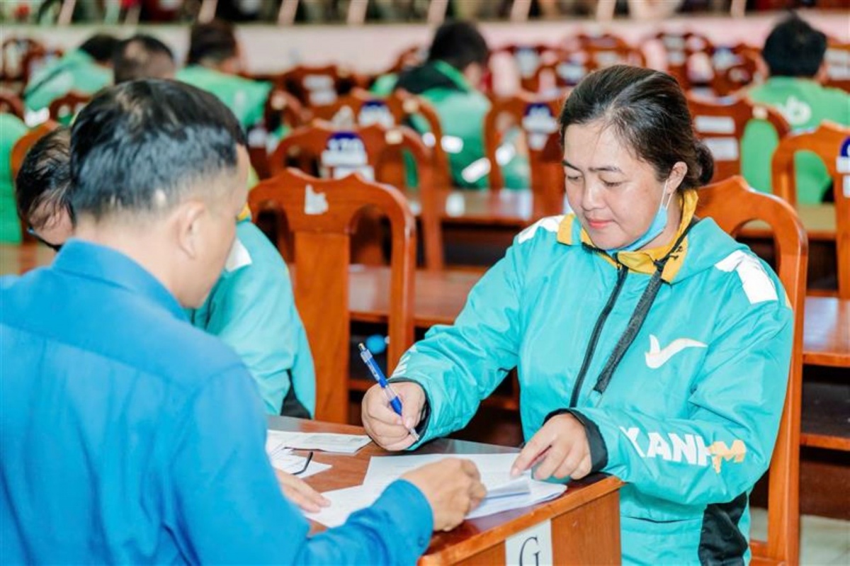 Quỹ CEP hỗ trợ thủ tục giải ngân cho tài xế ngay tại sự kiện Quỹ CEP hỗ trợ thủ tục giải ngân cho tài xế ngay tại sự kiện