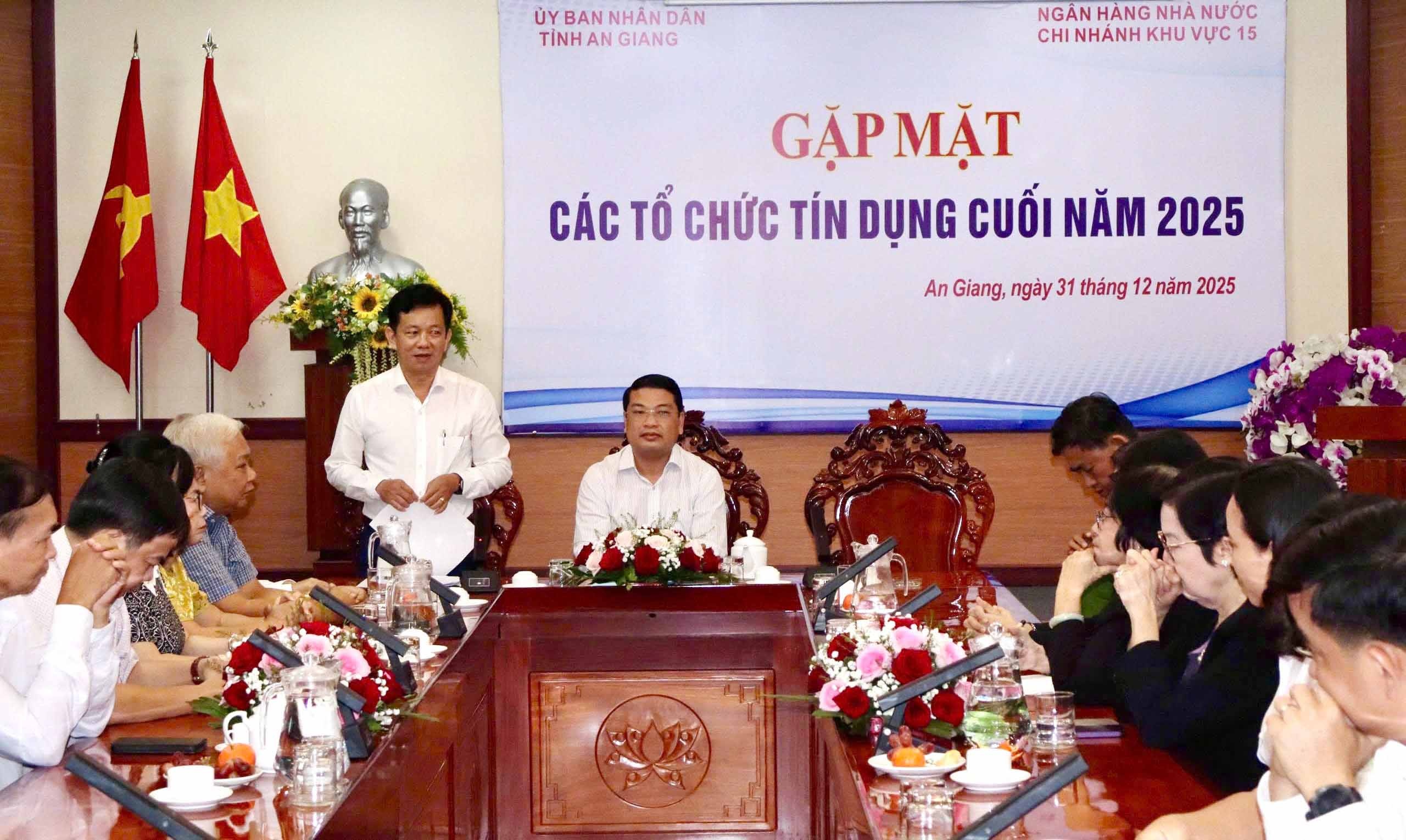 Ông Trần Văn Phước - quyền Giám đốc Ngân hàng Nhà nước chi nhánh Khu vực 15 báo cáo tình hoạt động ngân hàng trên địa bàn An Giang trong năm 2025 đảm bảo an toàn, thông suốt Ông Trần Văn Phước - quyền Giám đốc Ngân hàng Nhà nước chi nhánh Khu vực 15 báo cáo tình hoạt động ngân hàng trên địa bàn An Giang trong năm 2025 đảm bảo an toàn, thông suốt