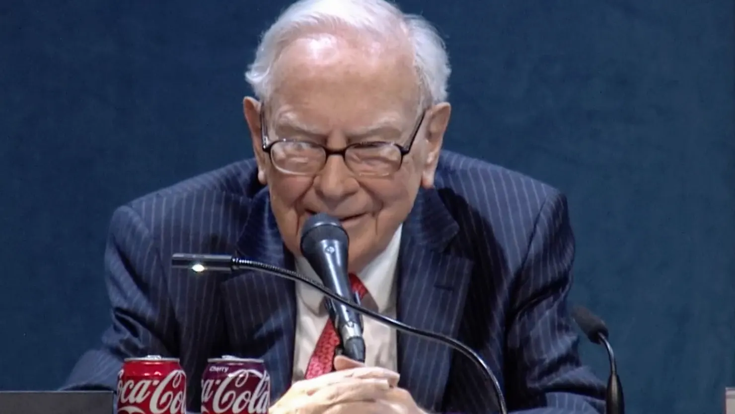 Warren Buffett phát biểu tại cuộc họp thường niên của các cổ đông Berkshire Hathaway ở Omaha, Nebraska vào tháng 5/2025