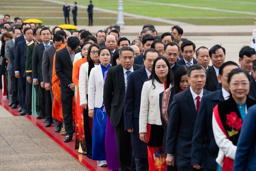 Đại diện các thế hệ đại biểu Quốc hội vào Lăng viếng Chủ tịch Hồ Chí Minh Đại diện các thế hệ đại biểu Quốc hội vào Lăng viếng Chủ tịch Hồ Chí Minh