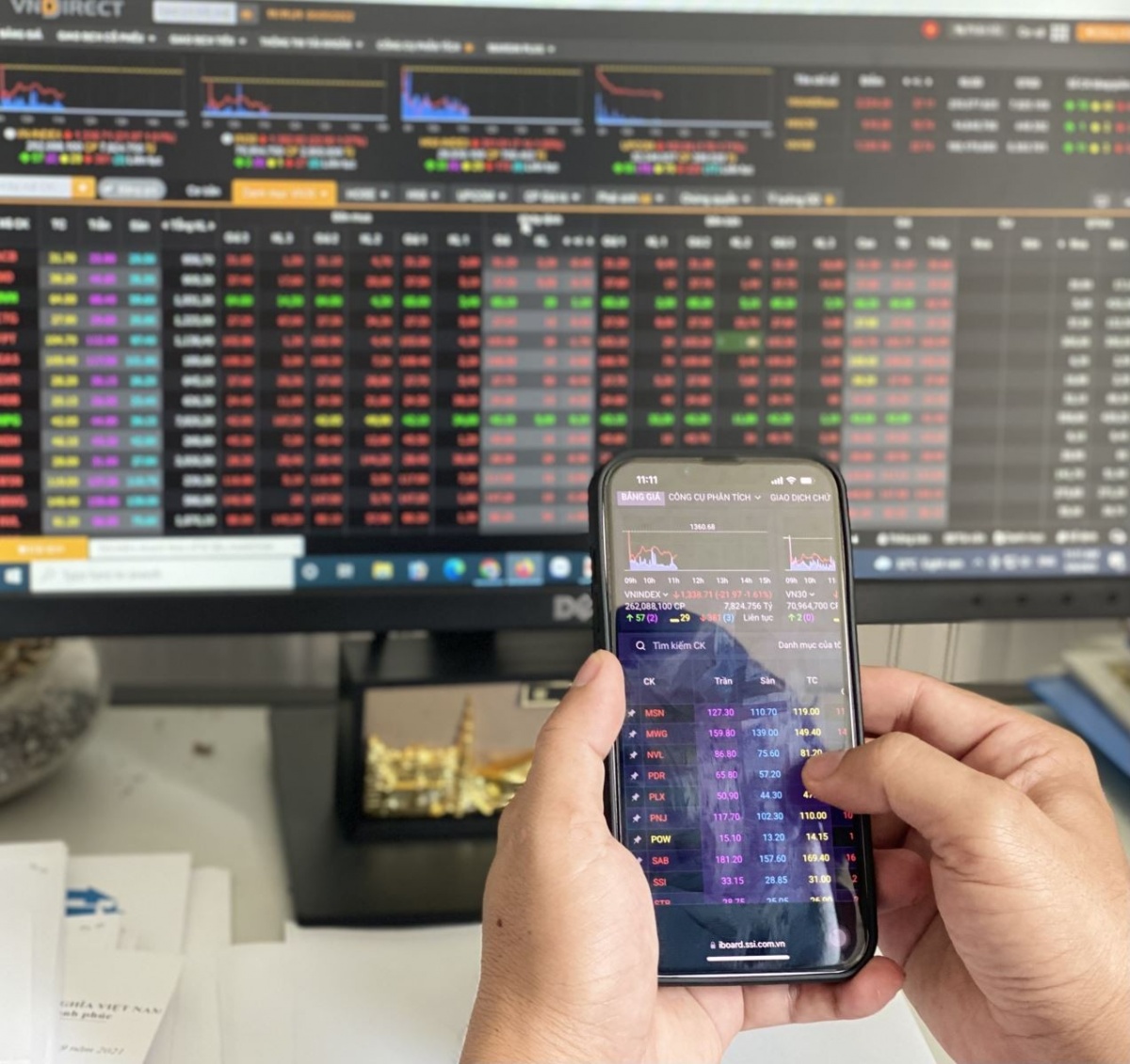 Chứng khoán Việt Nam lập đỉnh mới: Ngân hàng – họ Vin dẫn sóng, VN-Index tiến sâu vào vùng 1.800 điểm