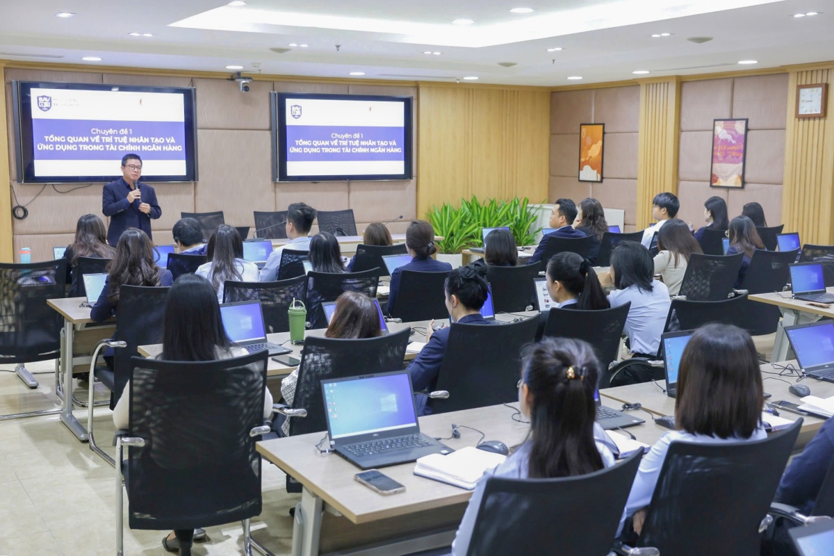 Cán bộ Co-opBank tích cực tham gia các khóa đào tạo về chuyển đổi số trong lĩnh vực ngân hàng