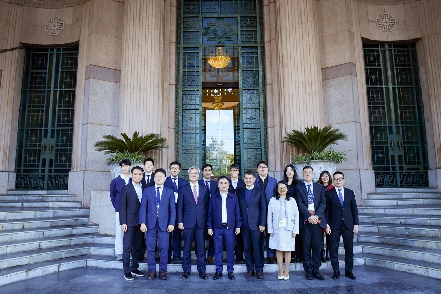 Phó Thống đốc Nguyễn Ngọc Cảnh chụp ảnh lưu niệm cùng đoàn công tác Hàn Quốc Phó Thống đốc Nguyễn Ngọc Cảnh chụp ảnh lưu niệm cùng đoàn công tác Hàn Quốc