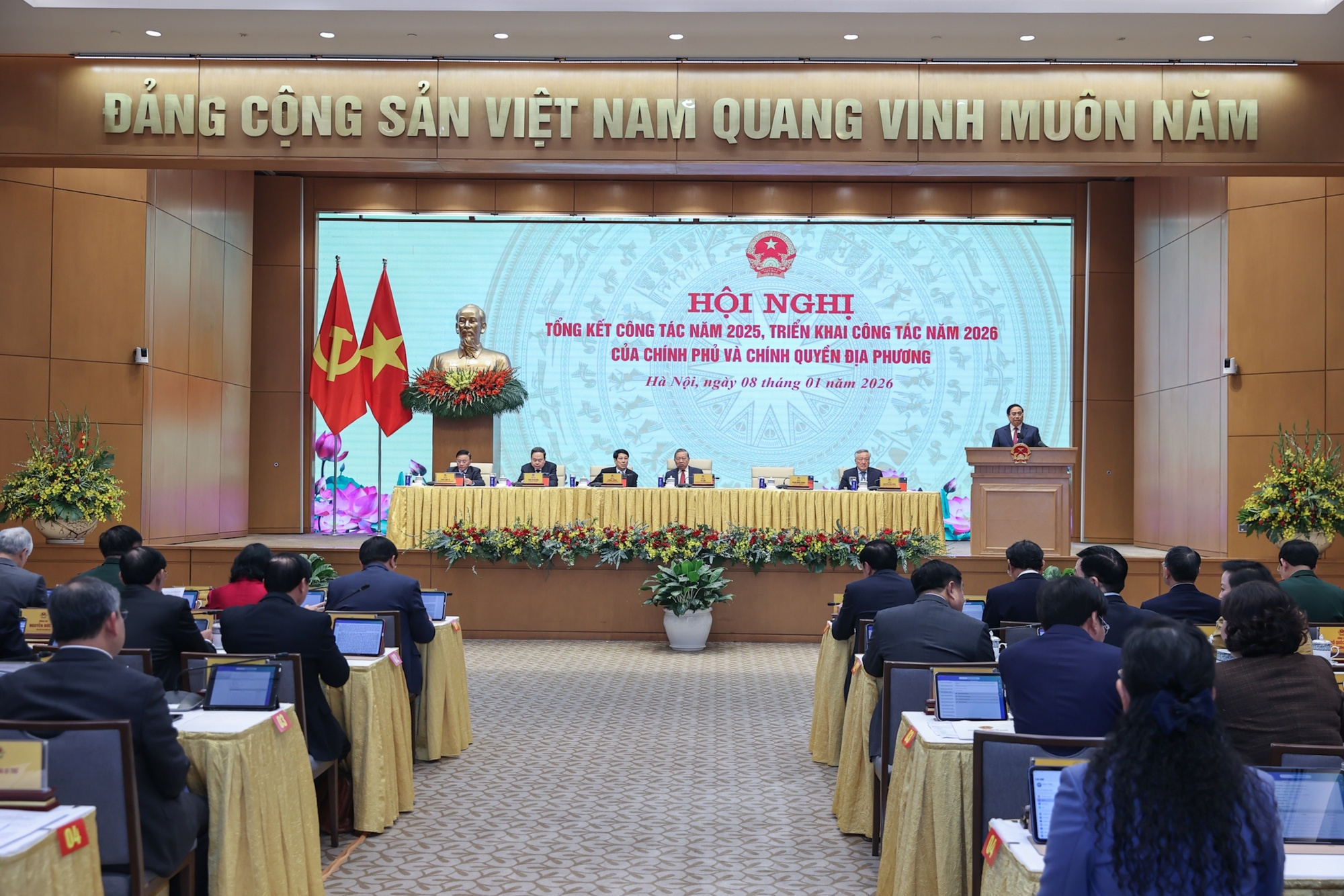 Thủ tướng nêu rõ, để thực hiện được mục tiêu tăng trưởng 2 con số từ năm 2026 trở đi, cần tập trung chuyển đổi cơ cấu kinh tế, xác lập mô hình tăng trưởng mới dựa trên khoa học công nghệ, đổi mới sáng tạo, chuyển đổi số - Ảnh: VGP/Nhật Bắc Thủ tướng nêu rõ, để thực hiện được mục tiêu tăng trưởng 2 con số từ năm 2026 trở đi, cần tập trung chuyển đổi cơ cấu kinh tế, xác lập mô hình tăng trưởng mới dựa trên khoa học công nghệ, đổi mới sáng tạo, chuyển đổi số - Ảnh: VGP/Nhật Bắc