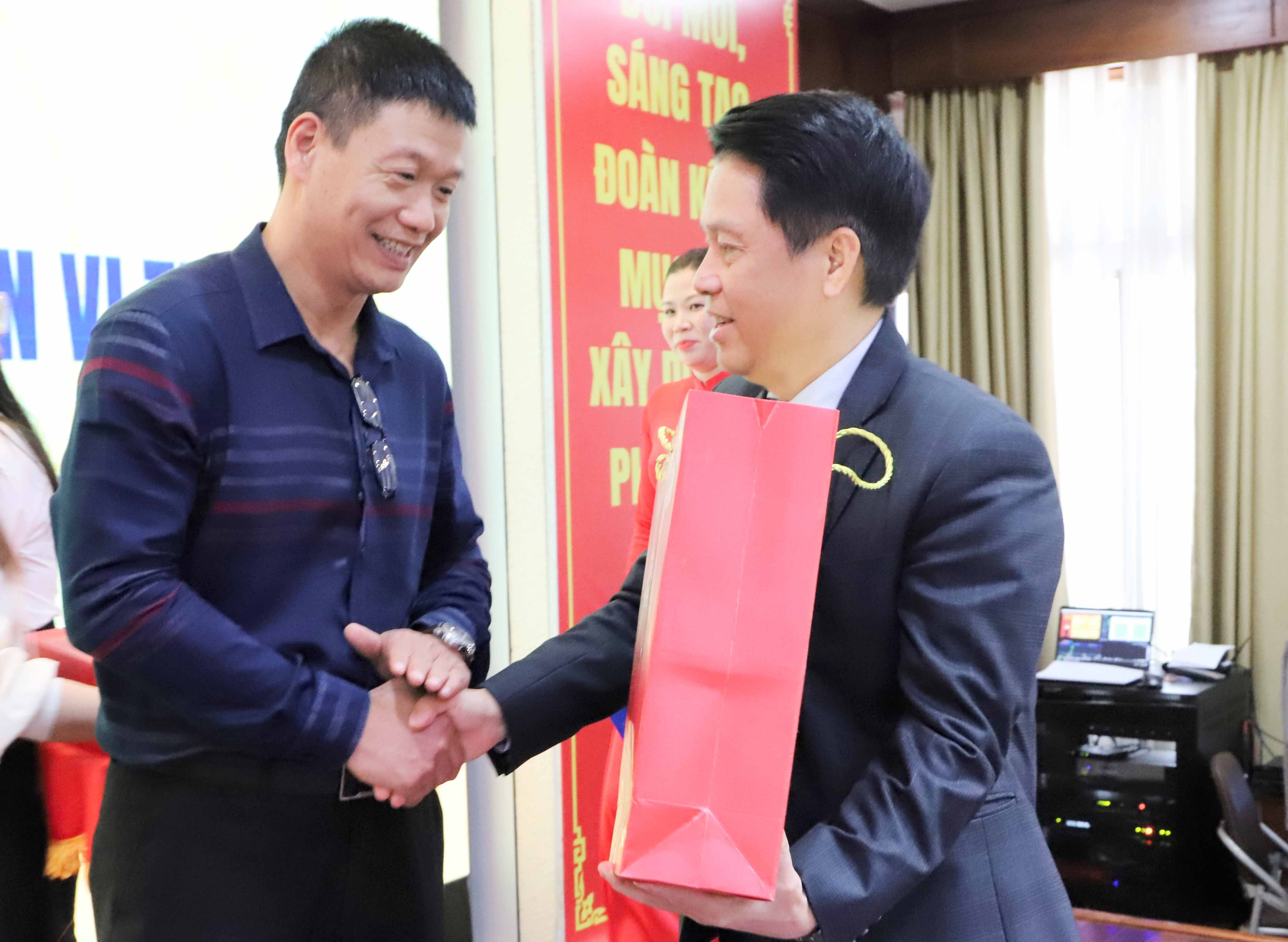 Phó thống đốc Phạm Tiến Dũng nhấn mạnh công tác truyền thông tiếp tục phát huy và đẩy mạnh trong năm mới Phó thống đốc Phạm Tiến Dũng nhấn mạnh công tác truyền thông tiếp tục phát huy và đẩy mạnh trong năm mới