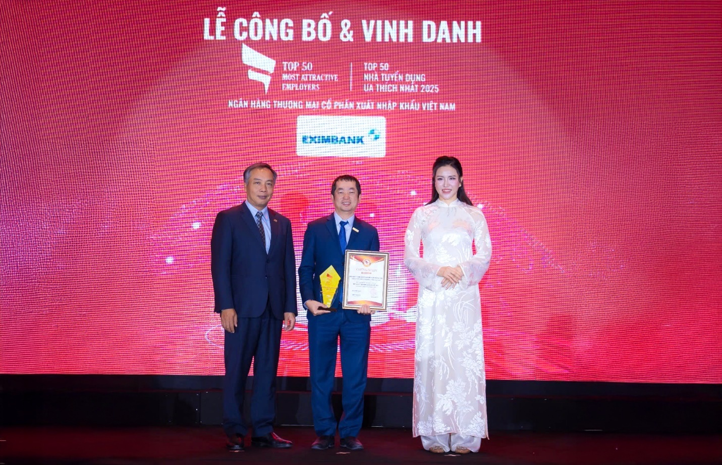 Eximbank luôn chú trọng trong việc xây dựng môi trường làm việc chuyên nghiệp, gắn kết và phát triển bền vững.