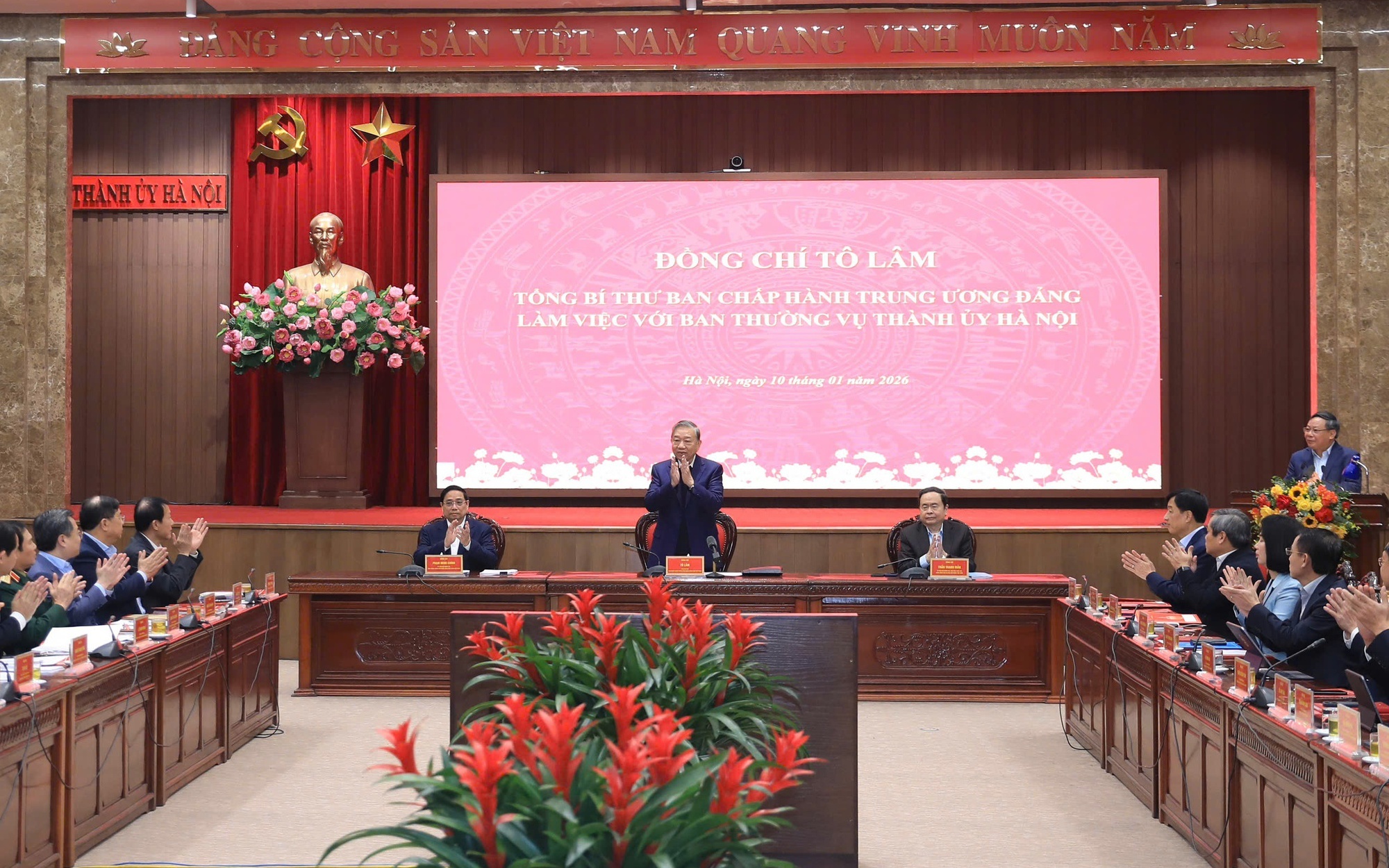 Tổng Bí thư Tô Lâm, Thủ tướng Chính phủ Phạm Minh Chính, Chủ tịch Quốc hội Trần Thanh Mẫn làm việc với Ban Thường vụ Thành ủy Hà Nội - Ảnh: VGP/DA Tổng Bí thư Tô Lâm, Thủ tướng Chính phủ Phạm Minh Chính, Chủ tịch Quốc hội Trần Thanh Mẫn làm việc với Ban Thường vụ Thành ủy Hà Nội - Ảnh: VGP/DA