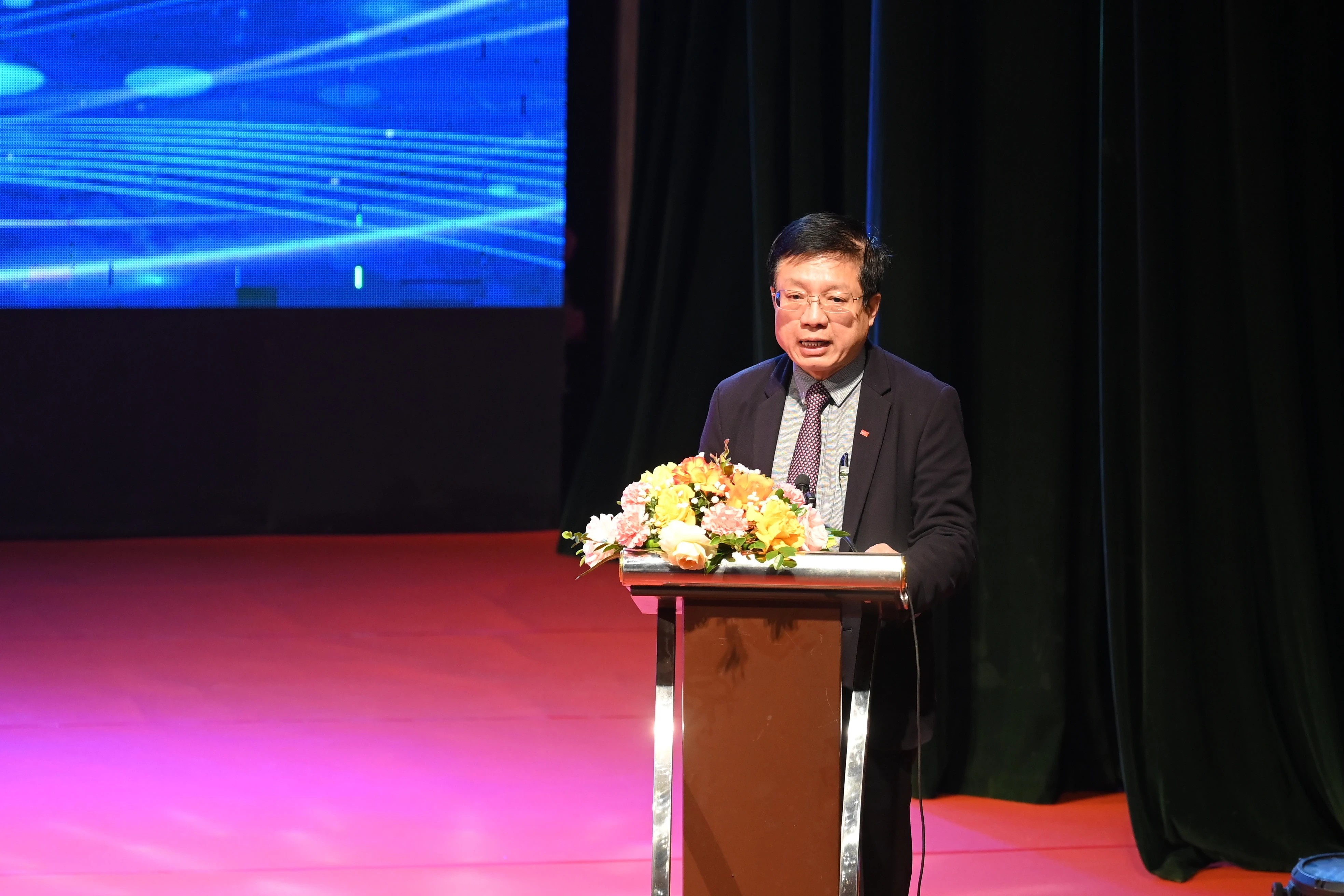 Ông Hồ Sỹ Hùng – Bí thư Đảng ủy, Chủ tịch VCCI phát biểu tại hội nghị. Ông Hồ Sỹ Hùng – Bí thư Đảng ủy, Chủ tịch VCCI phát biểu tại hội nghị.