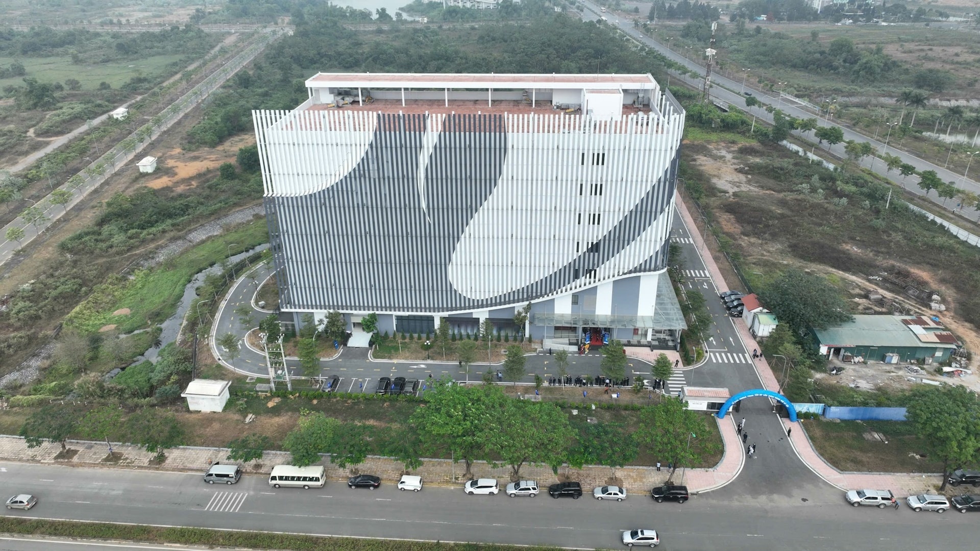 Trung tâm dữ liệu thành phố Hà Nội đặt tại Hoà Lạc. Trung tâm dữ liệu thành phố Hà Nội đặt tại Hoà Lạc.