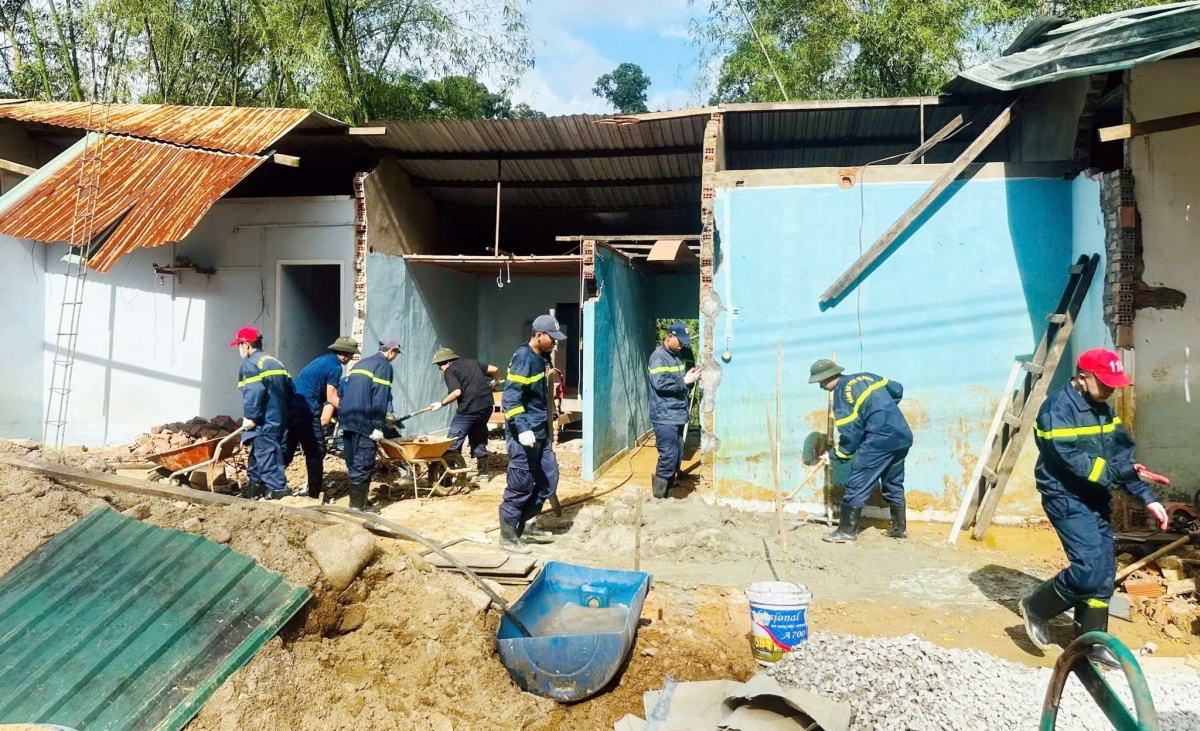 Chiến dịch Quang Trung - Thắp sáng niềm tin cho đồng bào vùng bão lũ