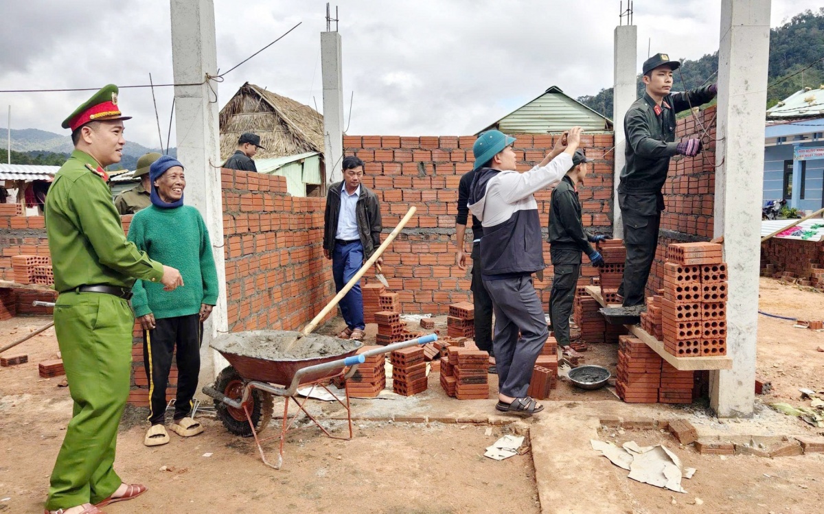 Chiến dịch Quang Trung - Thắp sáng niềm tin cho đồng bào vùng bão lũ