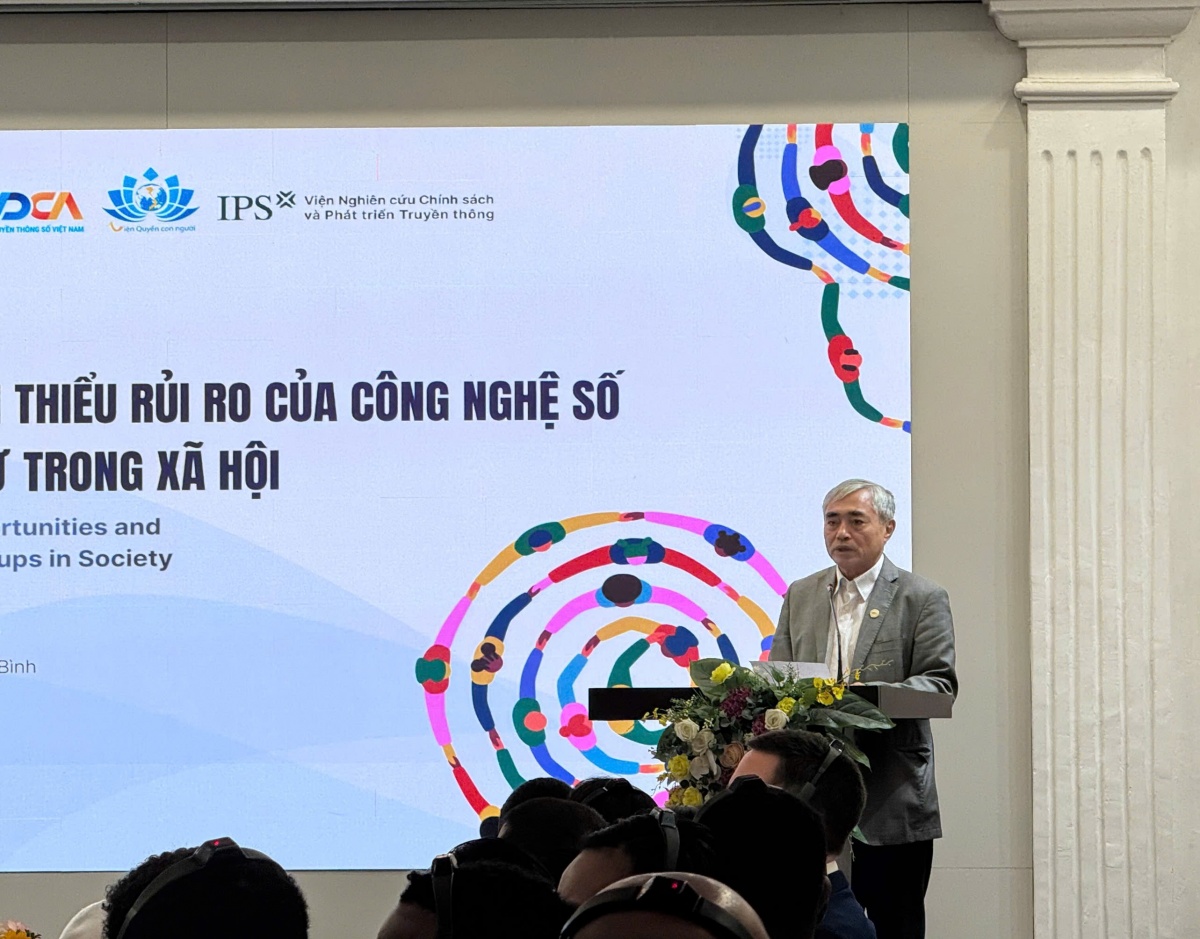 Ông Nguyễn Minh Hồng, Chủ tịch Hội Truyền thông số Việt Nam phát biểu tại Hội thảo Ông Nguyễn Minh Hồng, Chủ tịch Hội Truyền thông số Việt Nam phát biểu tại Hội thảo