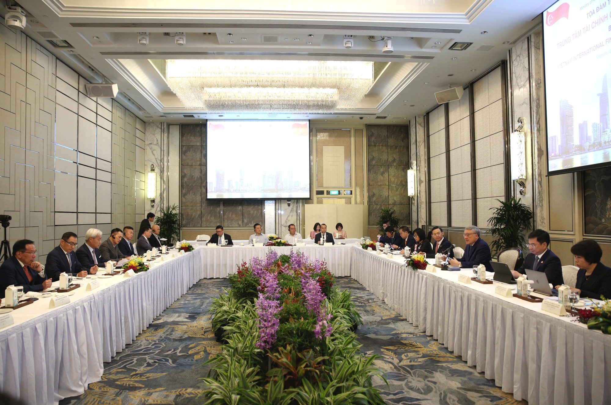 Phó Thủ tướng Nguyễn Hòa Bình làm việc với các cơ quan, doanh nghiệp, nhà đầu tư Singapore để thúc đẩy hợp tác trong lĩnh vực trung tâm tài chính- Ảnh 6.