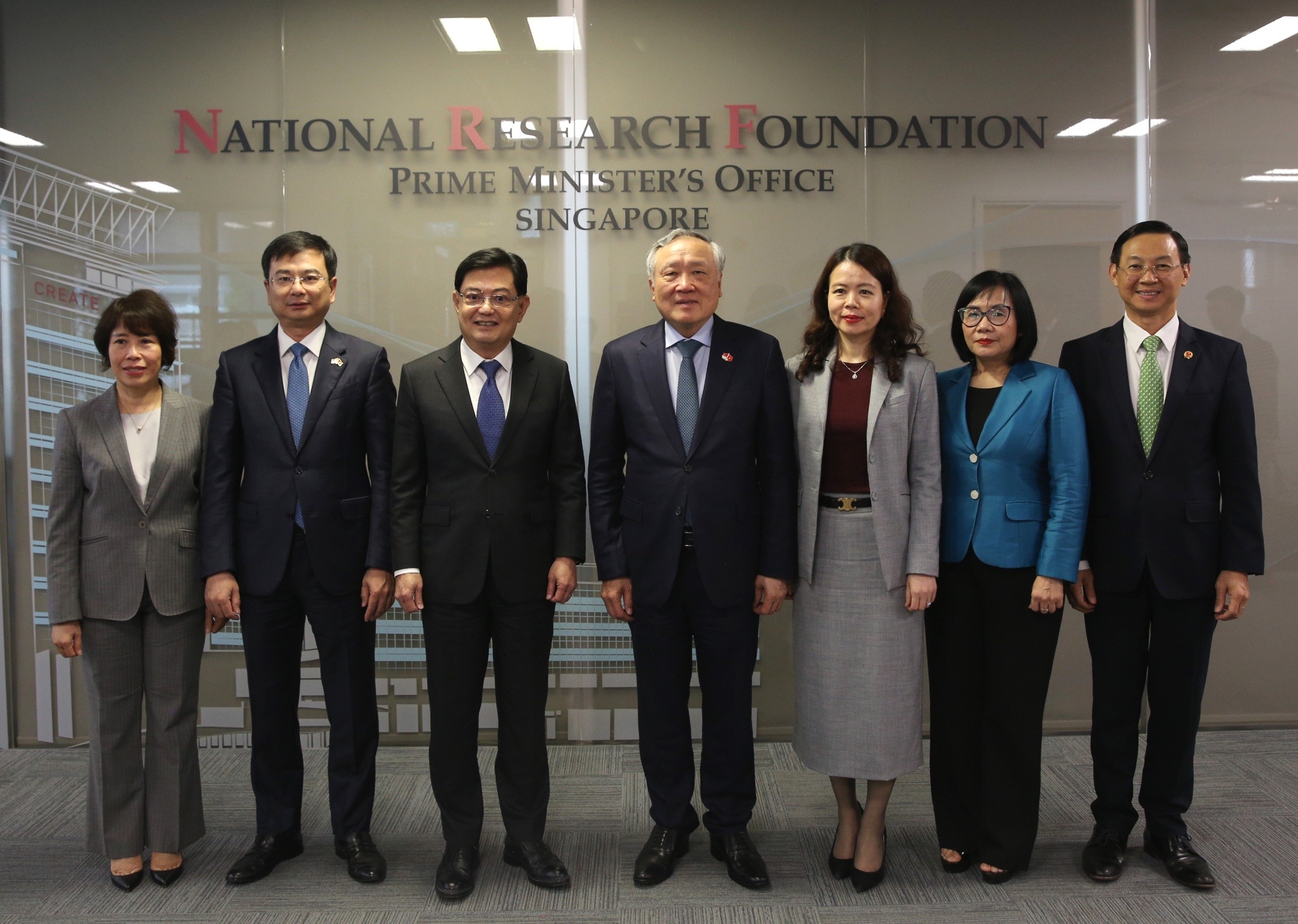 Phó Thủ tướng Thường trực Chính phủ và ông Vương Thụy Kiệt cùng các đại biểu dự buổi hội kiến - Ảnh: VGP/Nguyễn Hoàng Phó Thủ tướng Thường trực Chính phủ và ông Vương Thụy Kiệt cùng các đại biểu dự buổi hội kiến - Ảnh: VGP/Nguyễn Hoàng