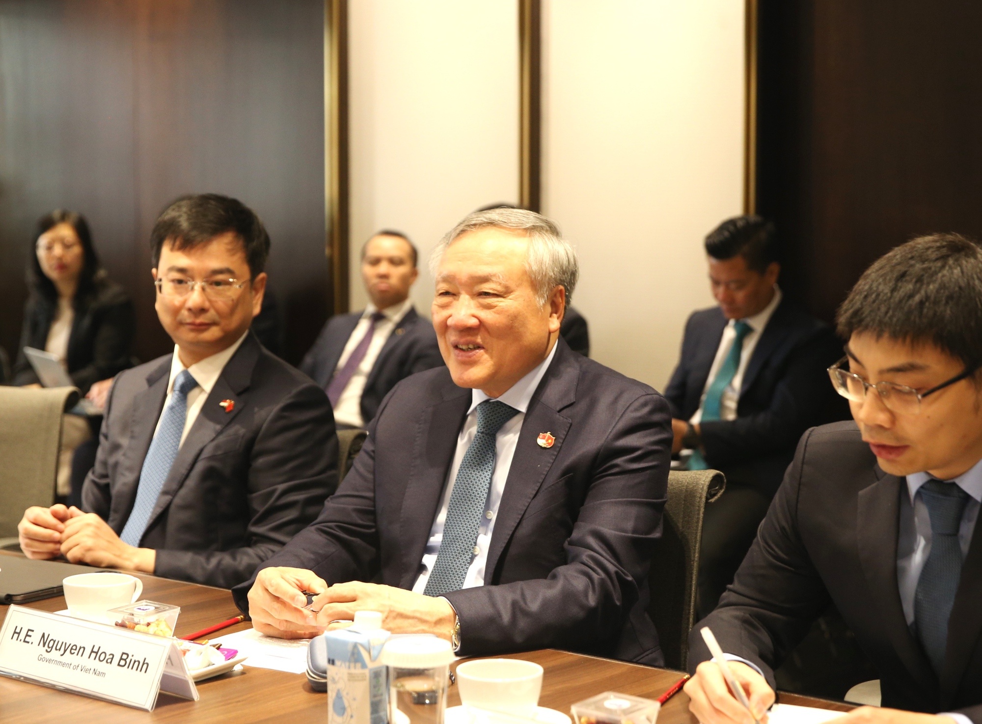 Phó Thủ tướng đề nghị các hiệp hội thông tin tới các ngân hàng, định chế tài chính thành viên về các cơ hội đầu tư tại Việt Nam - Ảnh: VGP/Nguyễn Hoàng Phó Thủ tướng đề nghị các hiệp hội thông tin tới các ngân hàng, định chế tài chính thành viên về các cơ hội đầu tư tại Việt Nam - Ảnh: VGP/Nguyễn Hoàng