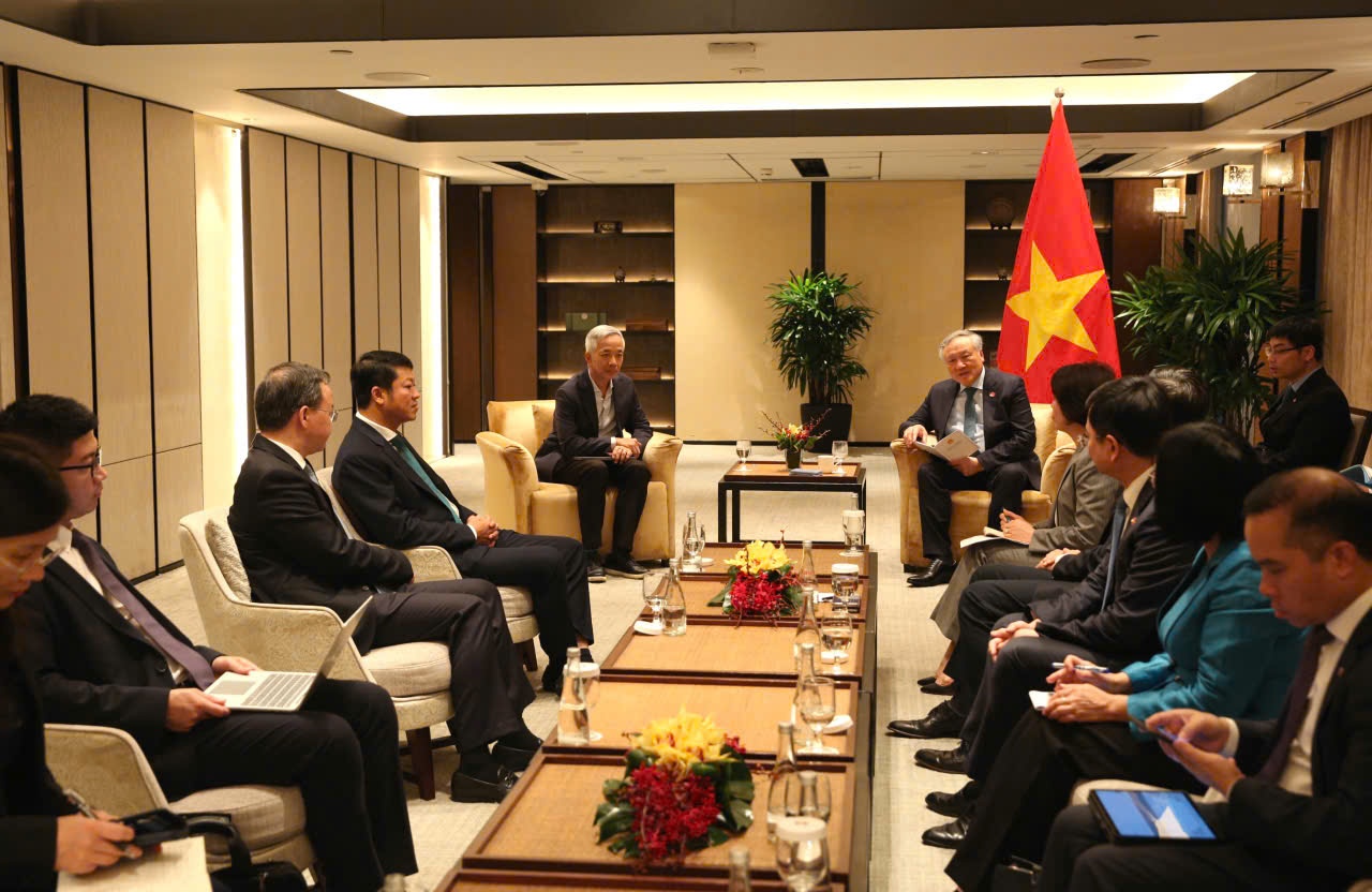 Phó Thủ tướng Thường trực Chính phủ gặp ông Hin Wah Ho, nguyên Giám đốc điều hành Quỹ quốc gia GIC, Giám đốc đầu tư Quỹ Genedant - Ảnh: VGP/Nguyễn Hoàng Phó Thủ tướng Thường trực Chính phủ gặp ông Hin Wah Ho, nguyên Giám đốc điều hành Quỹ quốc gia GIC, Giám đốc đầu tư Quỹ Genedant - Ảnh: VGP/Nguyễn Hoàng