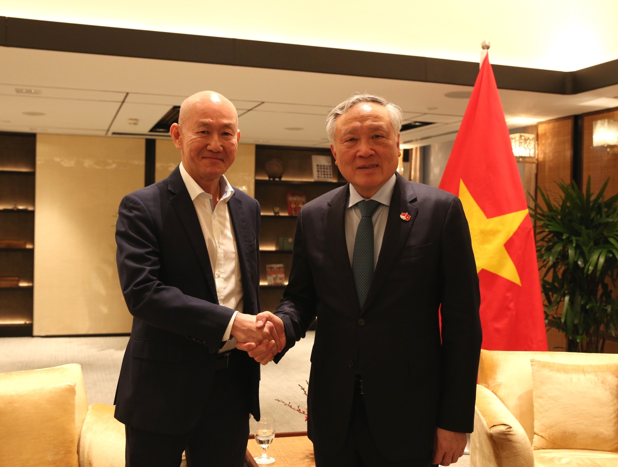 Phó Thủ tướng Thường trực Chính phủ gặp ông Ernest Kan, nguyên cố vấn trưởng của Sở Giao dịch chứng khoán Singapore (SGX), Thành viên Hội đồng Hiệp hội kế toán Anh và xứ Wales (ICAEW) - Ảnh: VGP/Nguyễn Hoàng Phó Thủ tướng Thường trực Chính phủ gặp ông Ernest Kan, nguyên cố vấn trưởng của Sở Giao dịch chứng khoán Singapore (SGX), Thành viên Hội đồng Hiệp hội kế toán Anh và xứ Wales (ICAEW) - Ảnh: VGP/Nguyễn Hoàng