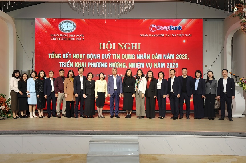 Các đại biểu dự hội nghị chụp ảnh lưu niệm