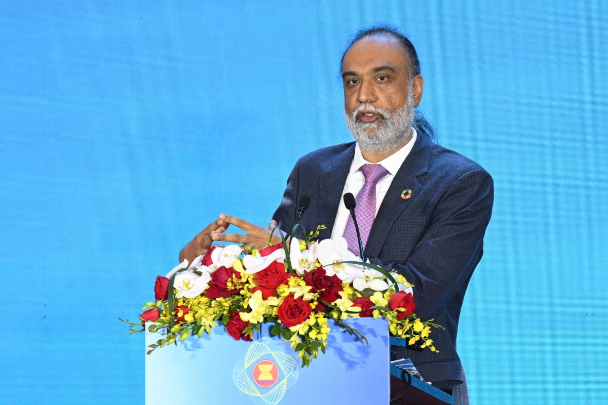 Ngài Amandeep Singh Gill, Phó Tổng Thư ký, Đặc phái viên về Công nghệ của Tổng Thư ký Liên Hợp Quốc phát biểu tại Hội nghị - Ảnh: VGP/Nhật Bắc Ngài Amandeep Singh Gill, Phó Tổng Thư ký, Đặc phái viên về Công nghệ của Tổng Thư ký Liên Hợp Quốc phát biểu tại Hội nghị - Ảnh: VGP/Nhật Bắc