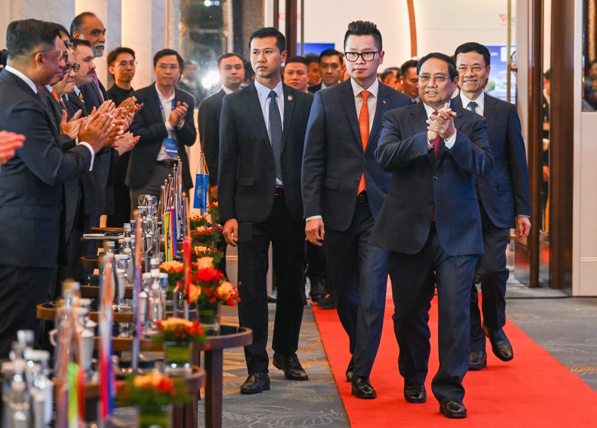 Xây dựng hạ tầng số đồng bộ, thể chế số bao trùm và phát triển nhân lực số chất lượng cao Xây dựng hạ tầng số đồng bộ, thể chế số bao trùm và phát triển nhân lực số chất lượng cao