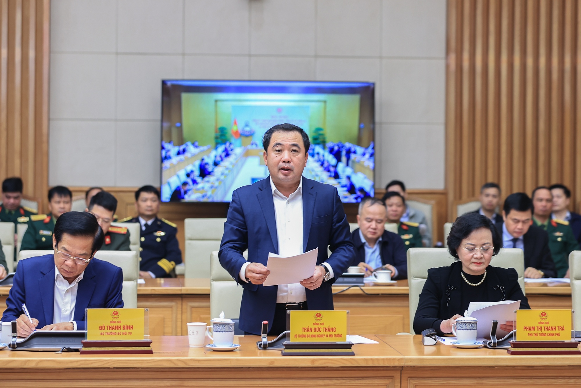 Bộ trưởng Bộ Nông nghiệp và Môi trường Trần Đức Thắng trình bày Báo cáo tổng kết - Ảnh: VGP/Nhật Bắc