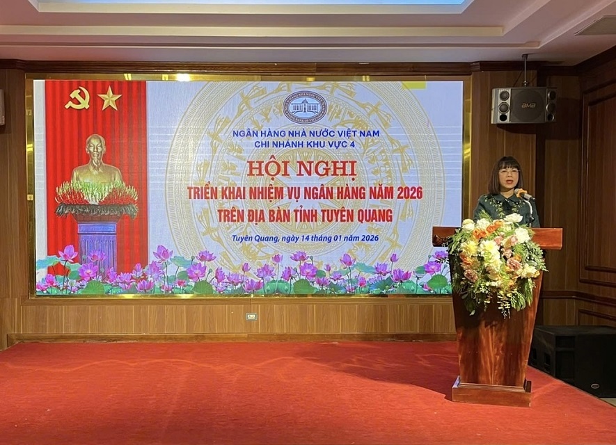 Anh. Đồng chí Trương Thu Hòa - Giám đốc NHNN Chi nhánh Khu vực 4 phát biểu khai mac Hội nghị.