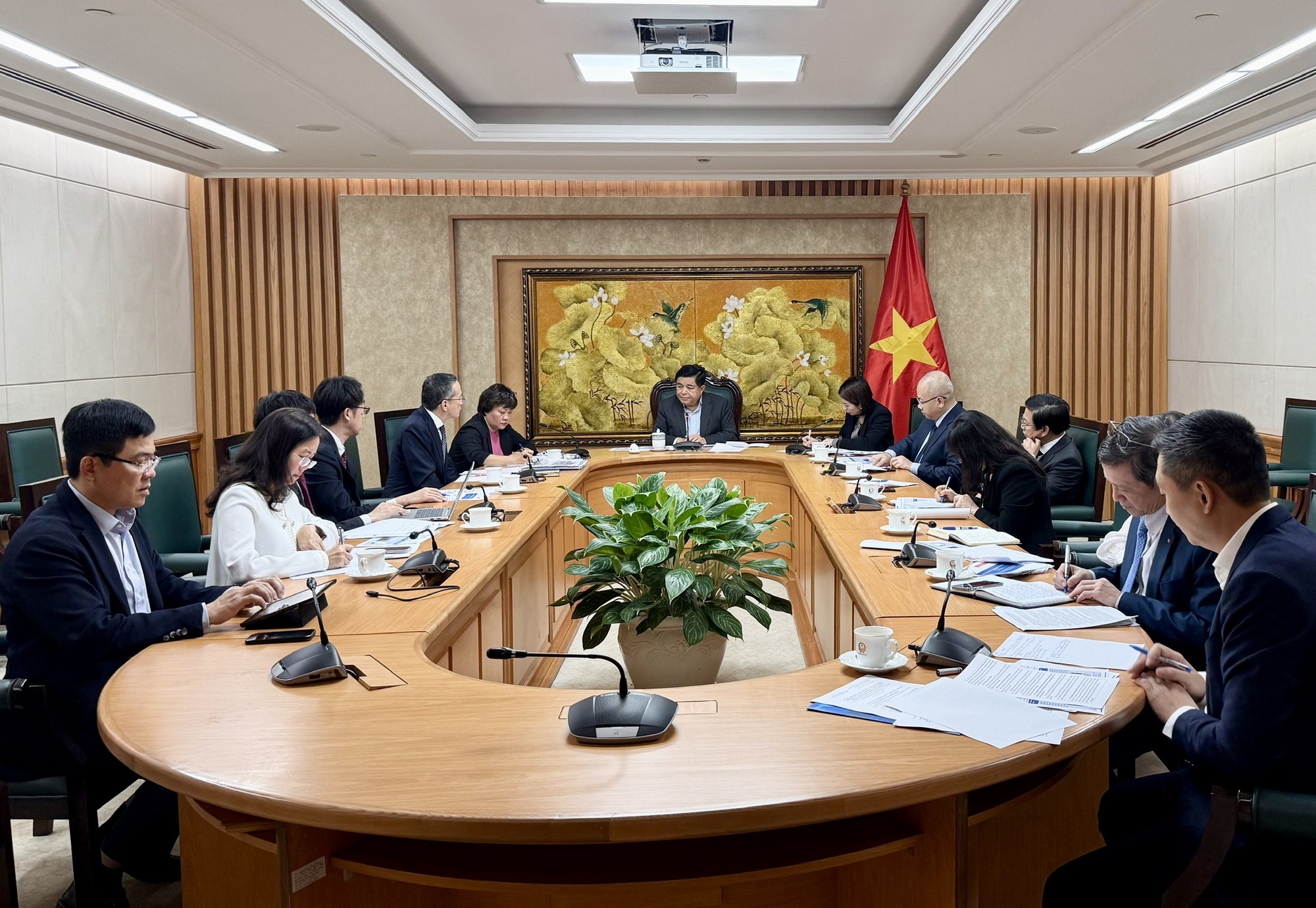 Phó Thủ tướng mong muốn JETRO tiếp tục phối hợp với Bộ Tài chính và các đối tác phía Việt Nam để tham vấn chính sách giúp Việt Nam cải cách mạnh mẽ hơn nữa - Ảnh: VGP/Thu Sa